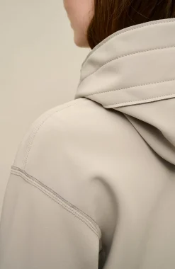 Olivia Softshell Mantel